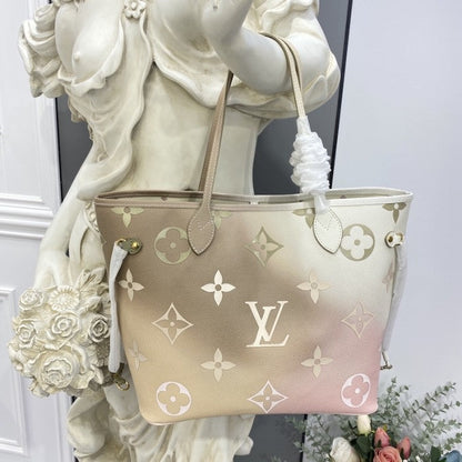 Louis Vuitton Neverfull MM Tote Bag LV M59859