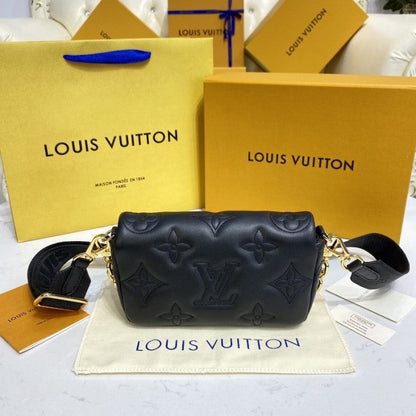 Louis Vuitton Bubblegram Wallet on Strap LV M81398