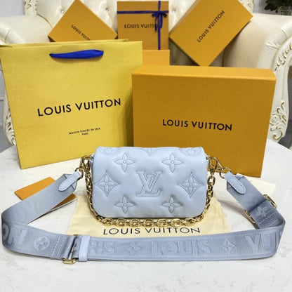 Louis Vuitton Bubblegram Wallet on Strap LV M81399