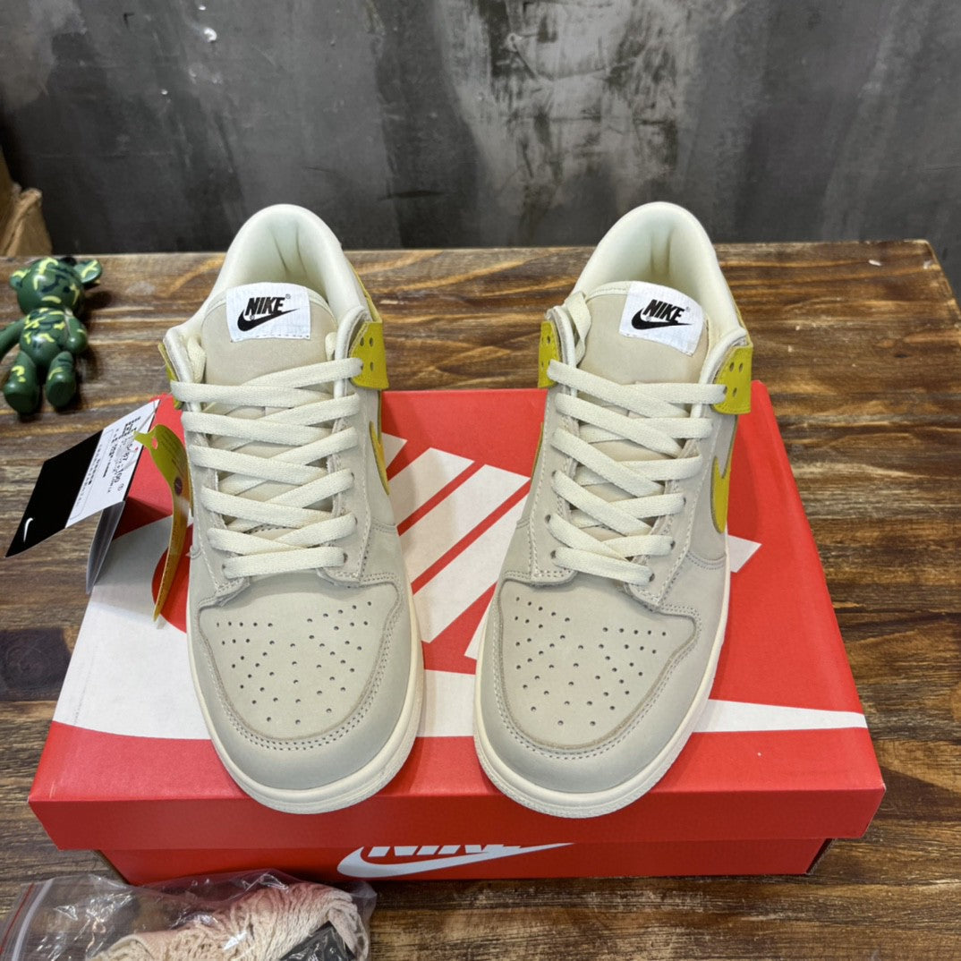 NK Dunk Low LX Banana For Men DR5487-100